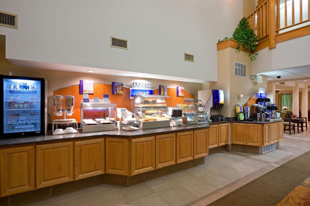 Holiday Inn Express & Suites Carneys Point - Pennsville By Ihg Экстерьер фото