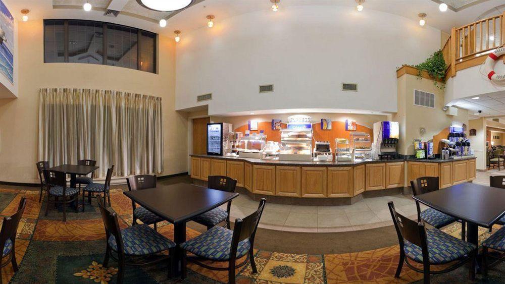 Holiday Inn Express & Suites Carneys Point - Pennsville By Ihg Экстерьер фото