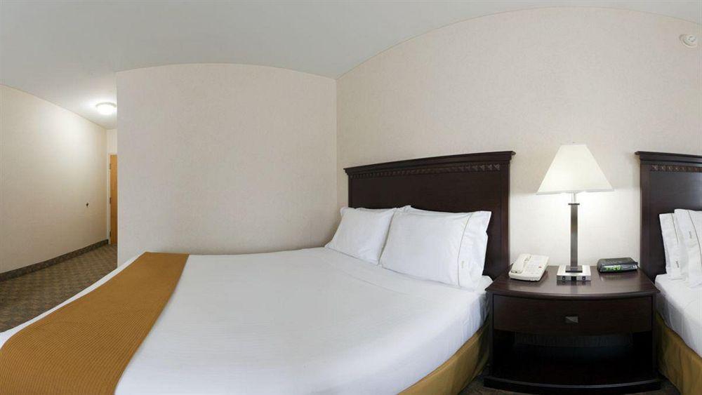 Holiday Inn Express & Suites Carneys Point - Pennsville By Ihg Экстерьер фото