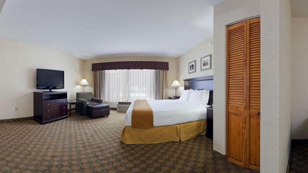 Holiday Inn Express & Suites Carneys Point - Pennsville By Ihg Экстерьер фото