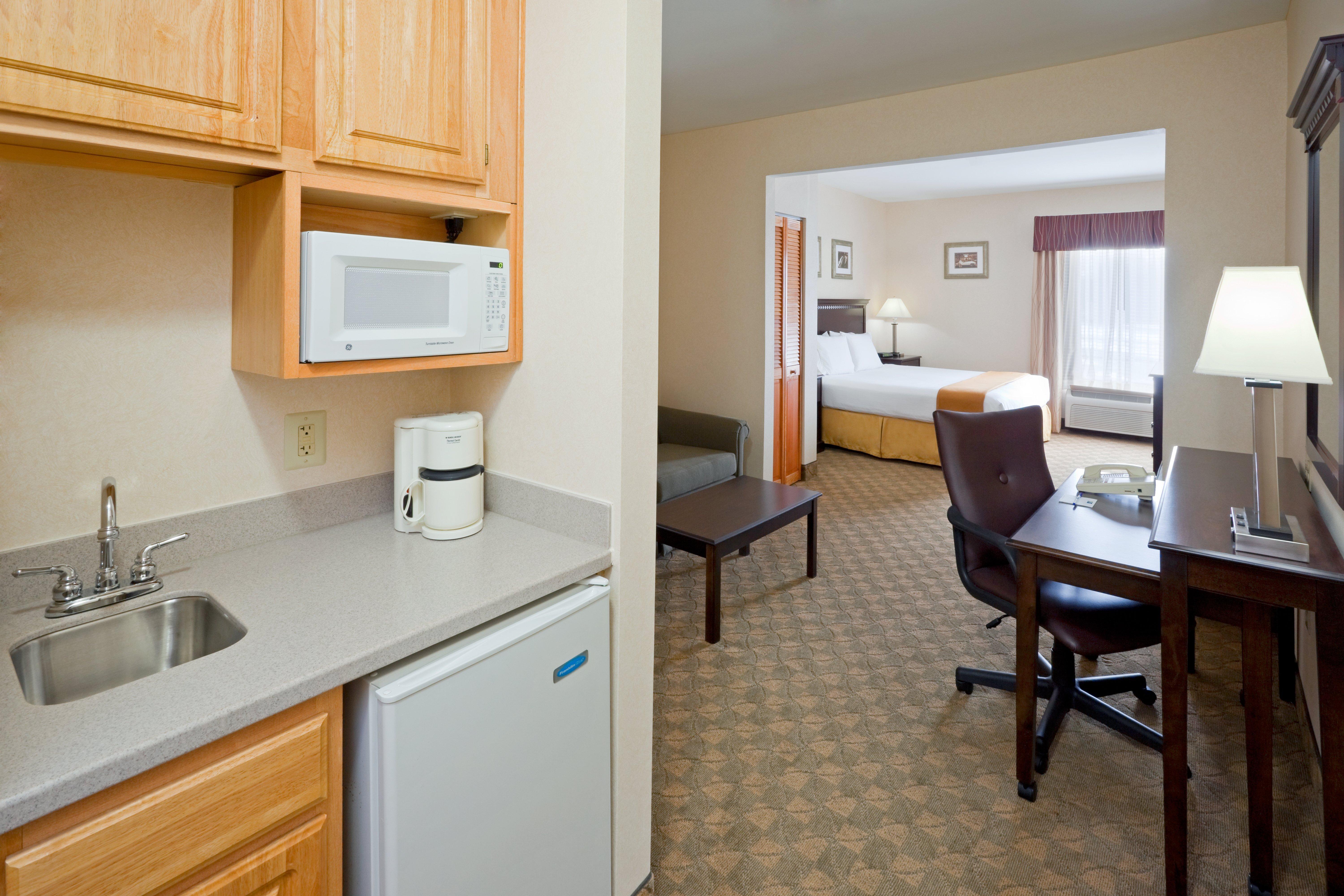 Holiday Inn Express & Suites Carneys Point - Pennsville By Ihg Экстерьер фото