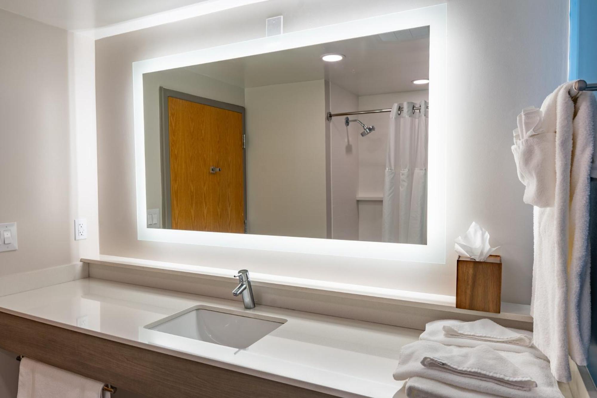 Holiday Inn Express & Suites Carneys Point - Pennsville By Ihg Экстерьер фото