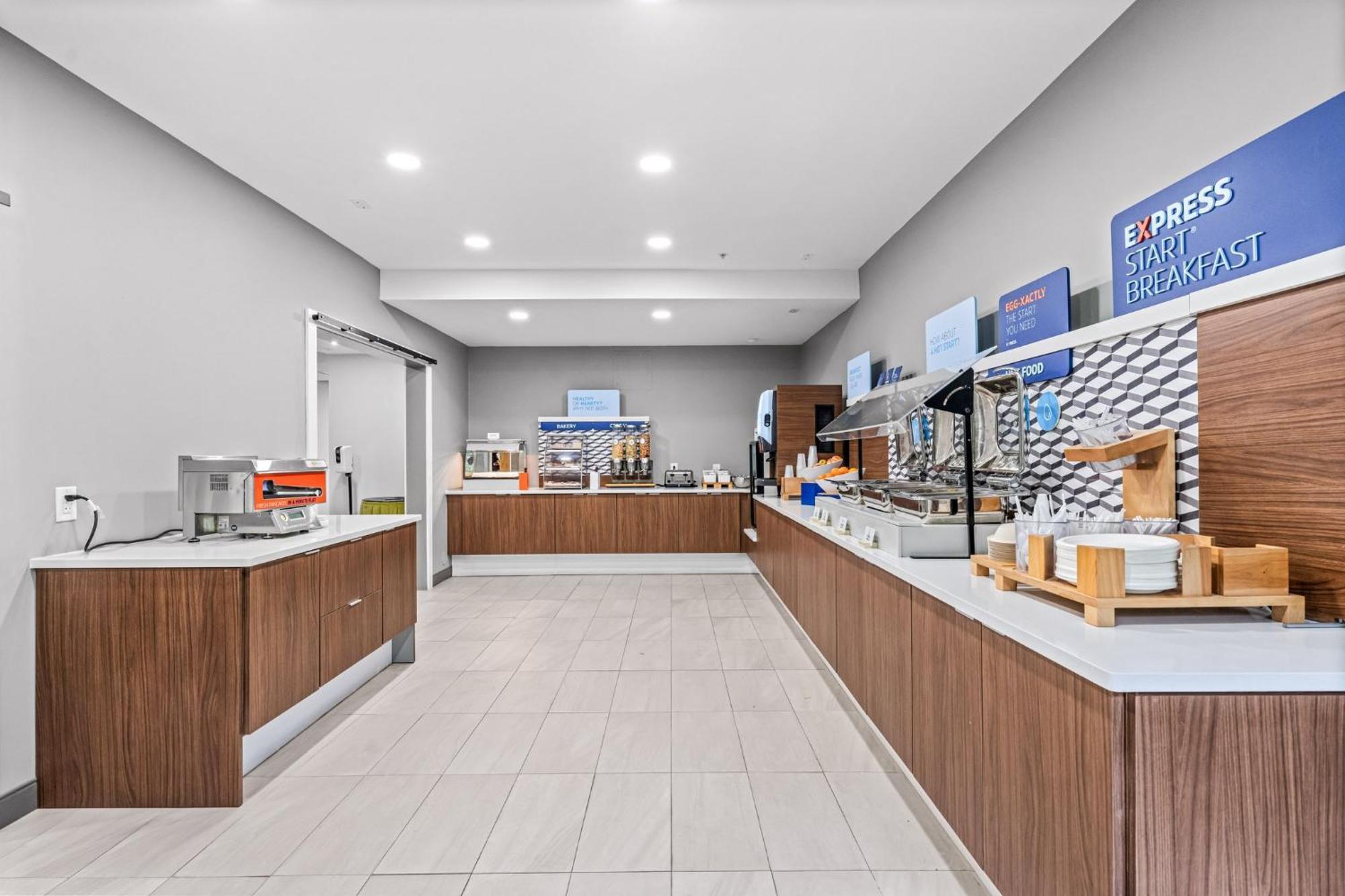 Holiday Inn Express & Suites Carneys Point - Pennsville By Ihg Экстерьер фото