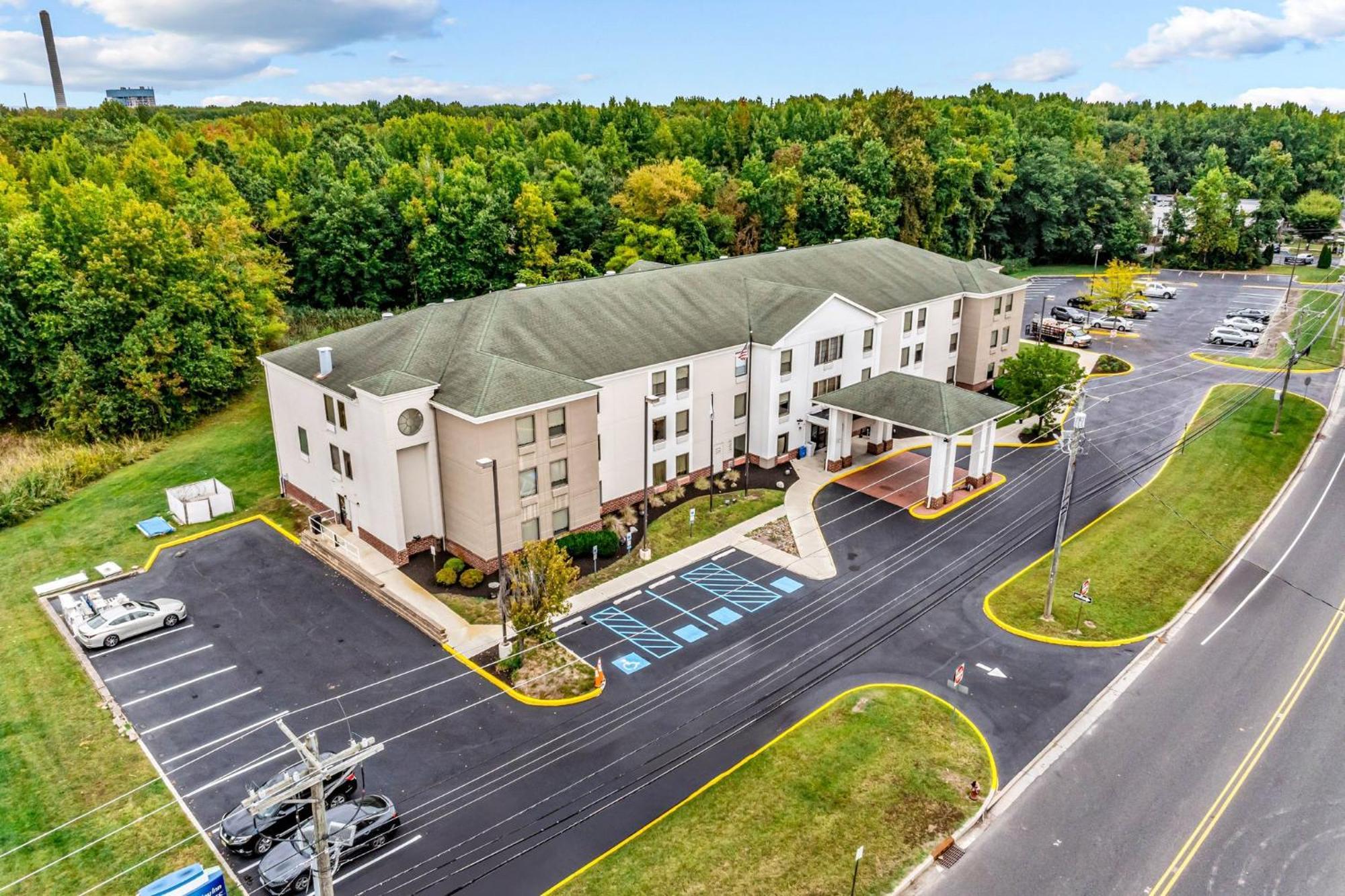 Holiday Inn Express & Suites Carneys Point - Pennsville By Ihg Экстерьер фото