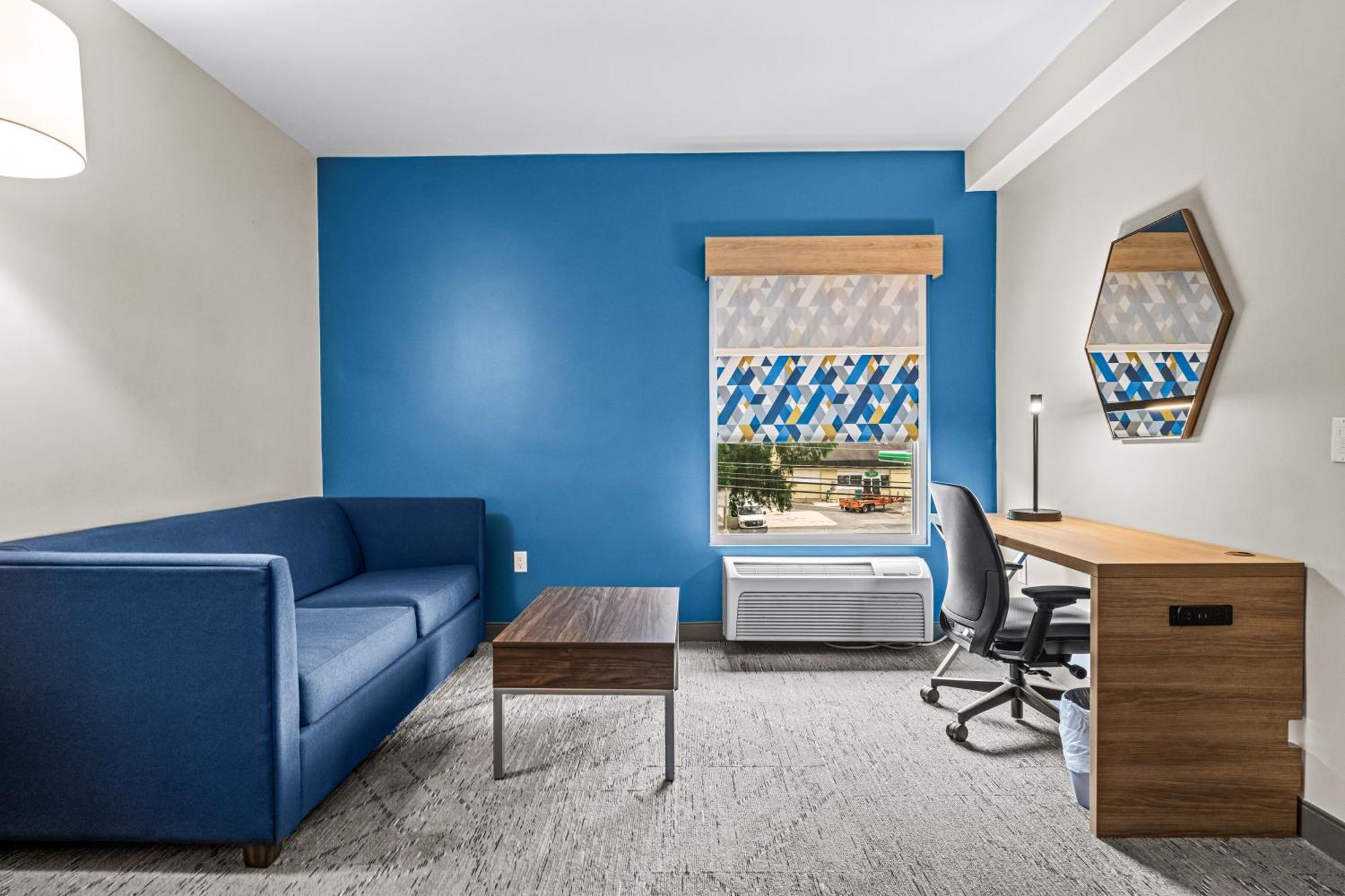 Holiday Inn Express & Suites Carneys Point - Pennsville By Ihg Экстерьер фото