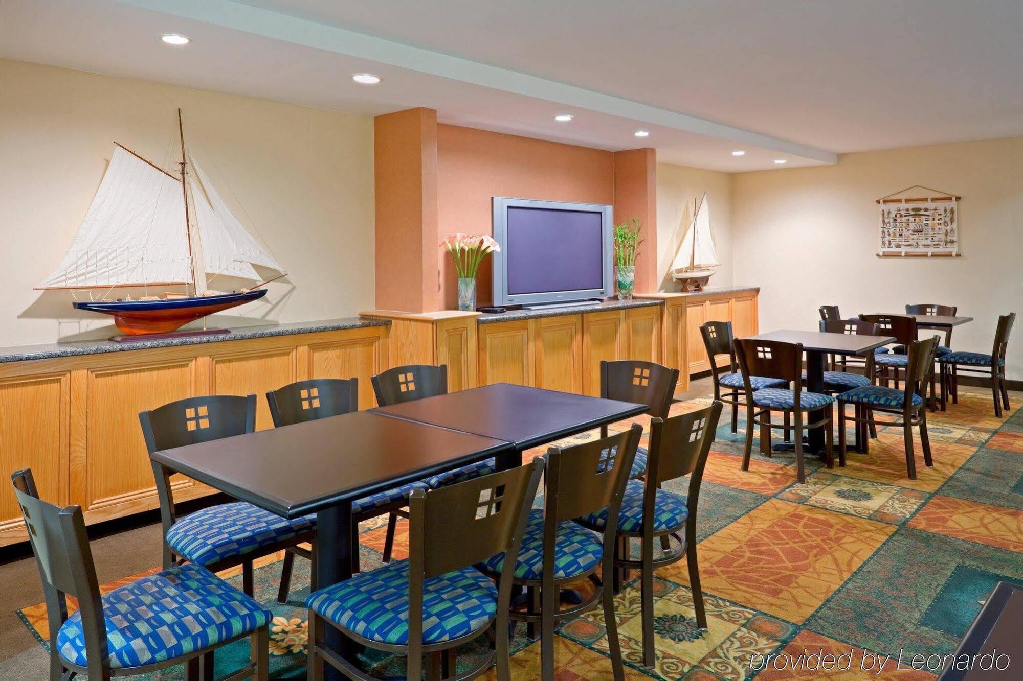 Holiday Inn Express & Suites Carneys Point - Pennsville By Ihg Экстерьер фото